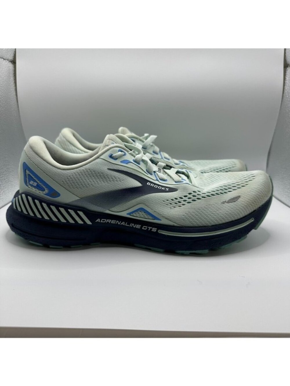 Brooks Adrenaline GTS 23 Shoes Womens Size 9 Light Gray Running Trainer Comfort